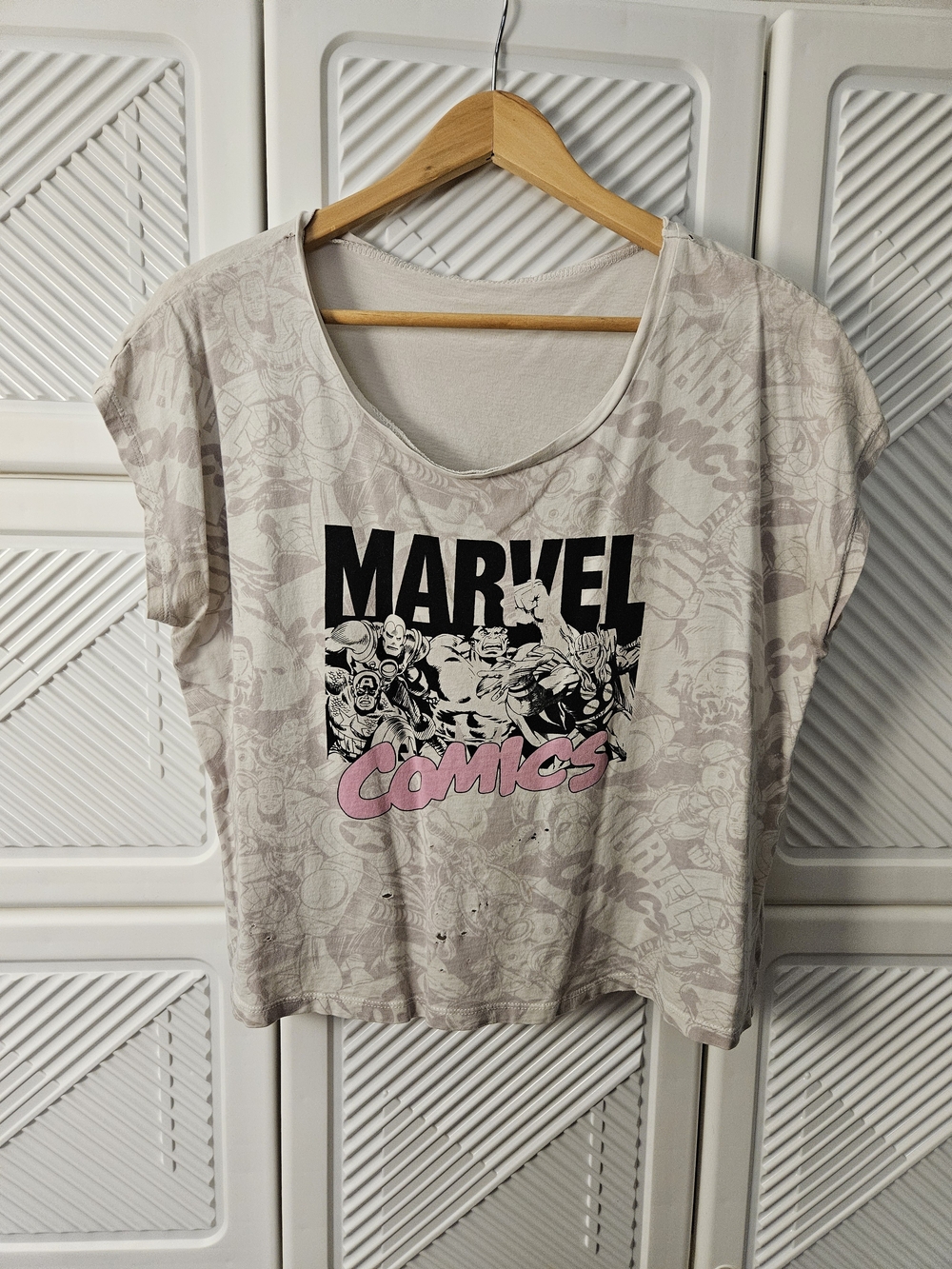 Marvel Women's White Graphic Tee with Pink 'Comics'